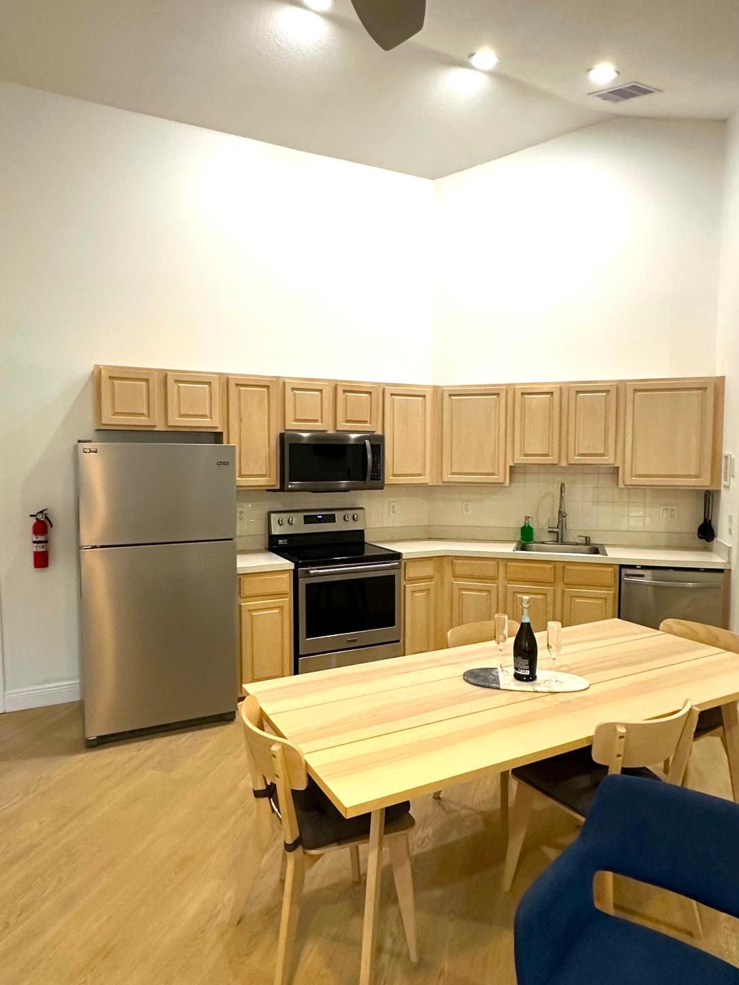 Albatross Condo In Pga Village, 2 Bedroom 1 Bath, A Side Carlton Eksteriør billede